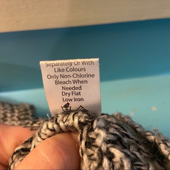 DKR & Co  women’s grey sweater in size large - Picture 5 of 5